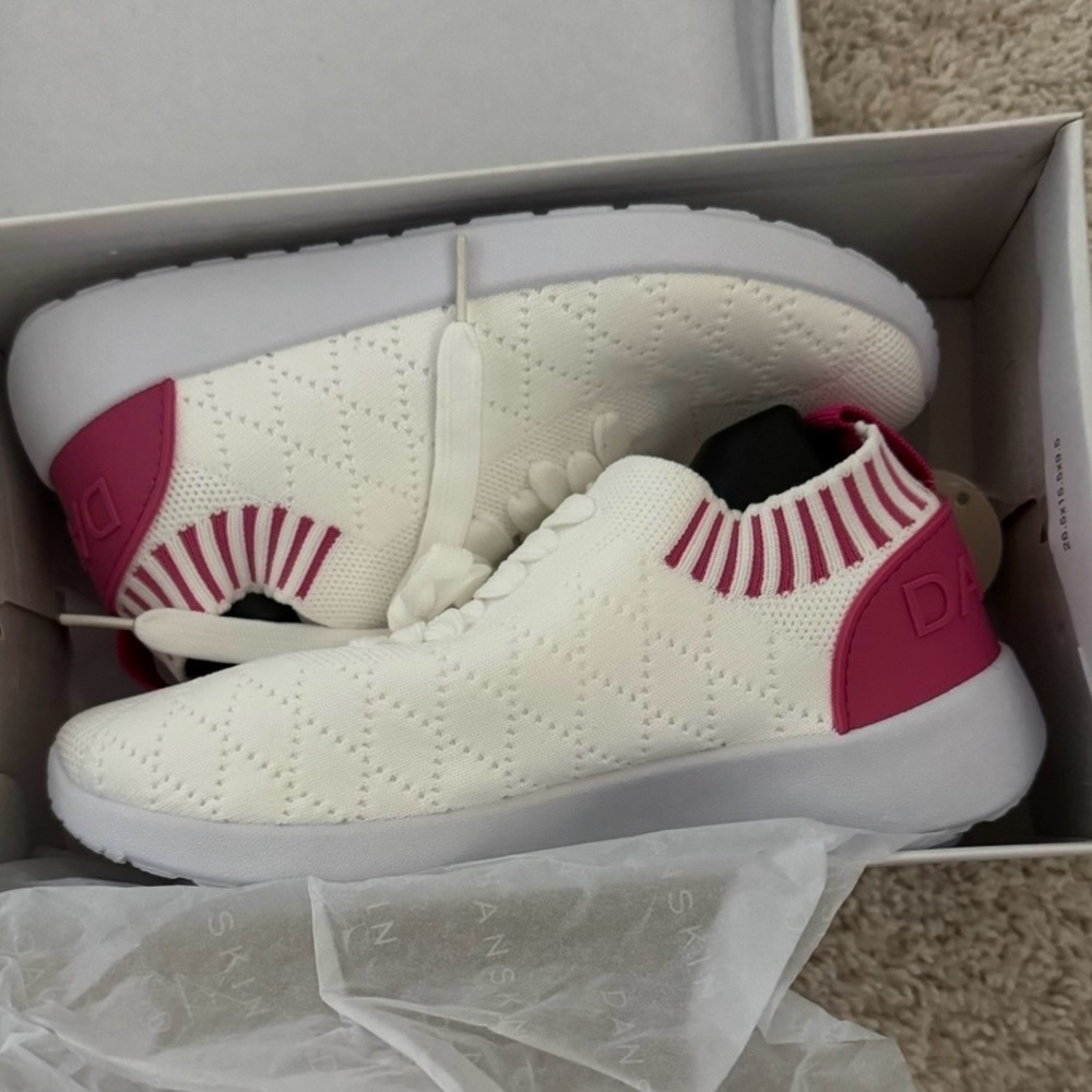 NEW Danskin Girls Tennis Shoes size 2